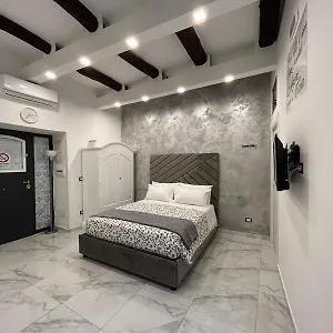 casa-tolentino-al-centro-di-napoli.hotels-amalfi.com/